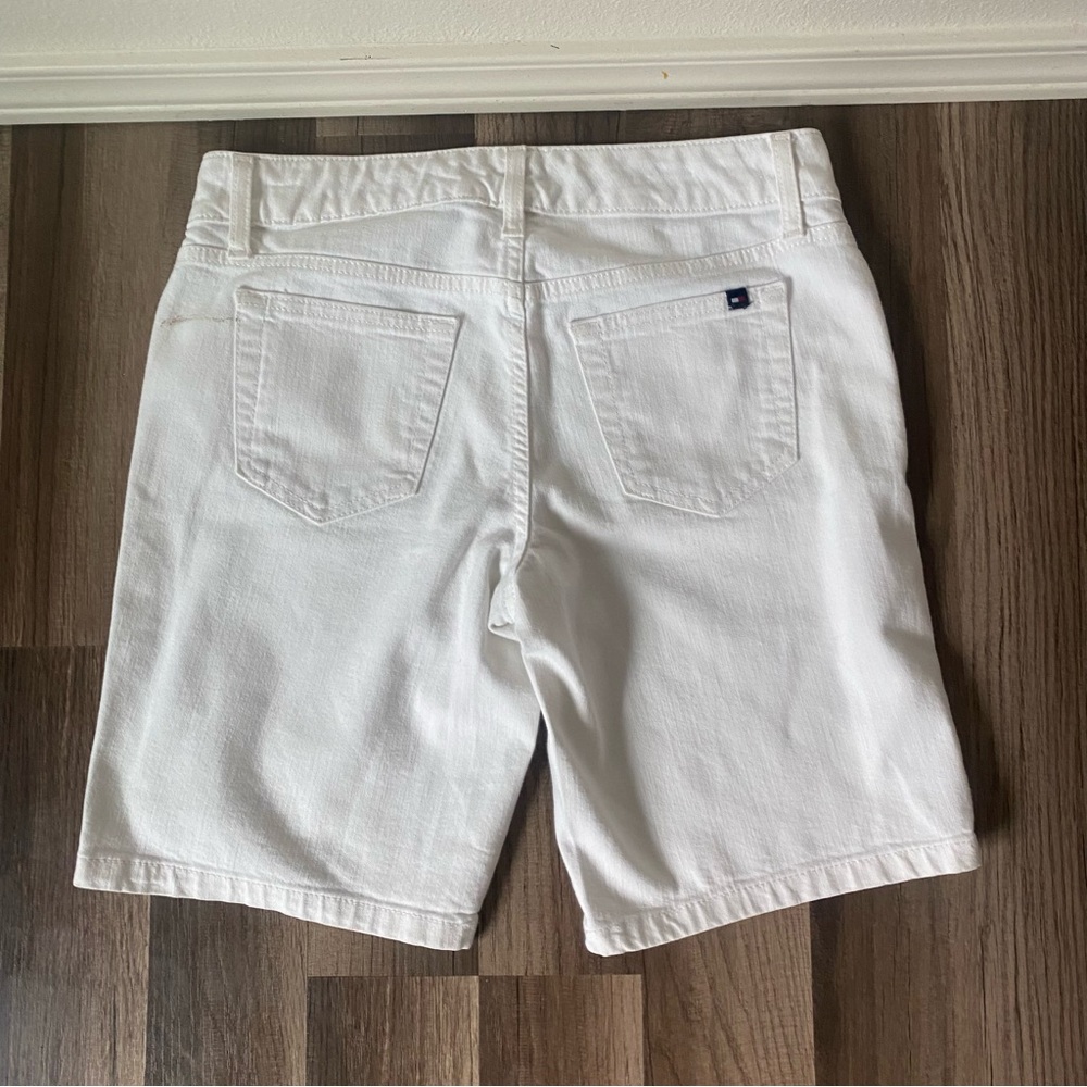 Tommy Hilfiger White Bermuda Shorts Classic Design - Picture 5 of 9